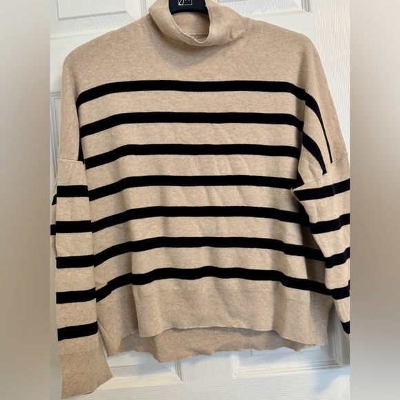 Striped pullover - Picture 4 of 7